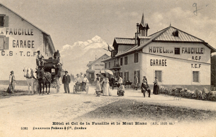 Col de la Faucille (Jura). Hôtel et Col de la Faucille et le Mont-Blanc.