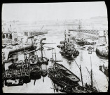 Reproduction d'une vue du port militaire de Brest et du pont tournant ouvert.