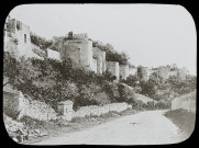 Reproduction d'une vue des remparts du château de Coucy.