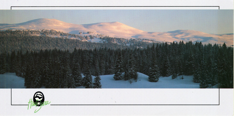 Haut-jura. Un coucher de soleil sur une montagne enneigée. carte établie pour les vœux de la nouvelle année 1993. Lajoux, Parc Naturel Régional du Haut-Jura.