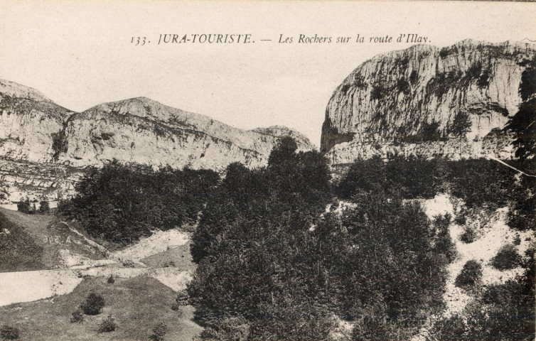 Ilay (Jura). 133. Les rochers sur la route d'Ilay. Chalon-sur-Saône, imprimerie Bourgeois Frères.