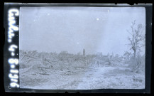 Soldats dans les ruines de Curlu après la bataille de juillet 1916.