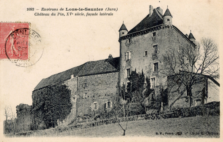 Environs de Lons-le-Saunier (Jura). 1093. Le château du Pin, XVème siècle, Façade latérale. Paris, B.F.