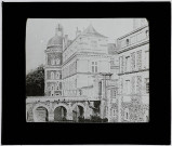 Reproduction d'une vue de l'entrée du château de Serrant.