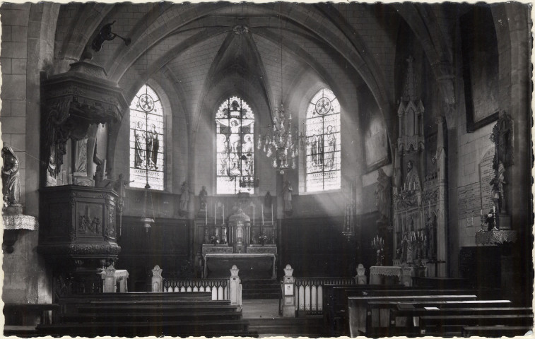 Jouhe (Jura). Choeur de l'église (XVIIe s.) et autel de Notre-Dame de Jouhe (Xe s.). Dole, E. Protet.