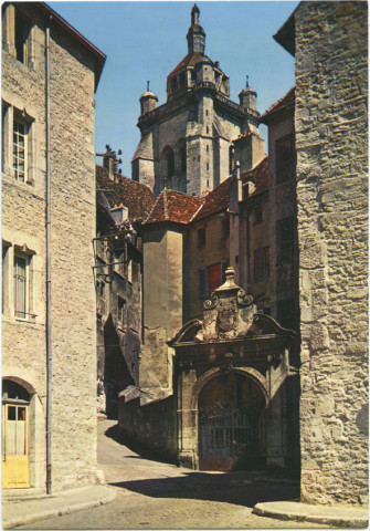 Dole (Jura). Rue Granvelle. L'ancien Hôtel de Champagney (XVIe siècle).