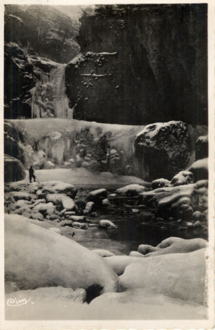 La Cascade de la Billaude (Jura). Environ de Champagnole. La cascade de la Billaude en hiver. Mâcon, Combier "Cim".