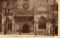 Salins-les-Bains (Jura). La façade de l'église Saint-Anatoile (XIe et XVe siècles). David Mauvas.