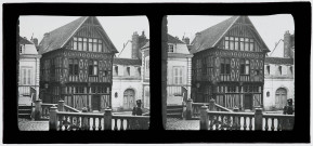 Maison à pans de bois du XVIe siècle dite "Maison du baillage" à Joigny.