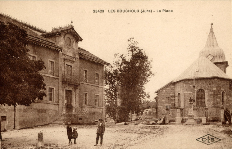 Les Bouchoux (Jura). 25429. La place. Besançon, établissements C. Lardier.