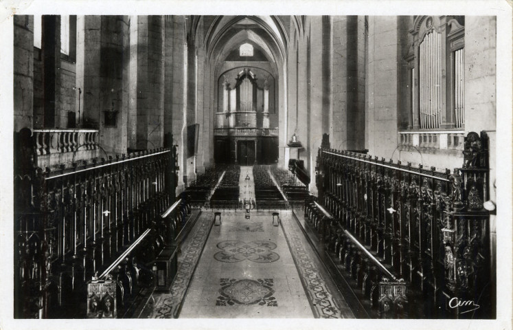 Saint-Claude (Jura). Vue intérieure et ensemble des stalles de la cathédrale de Saint-Claude. Macon, Combier.