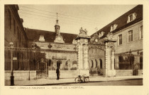 Lons-le-Saunier (Jura). 3941. La grille de l'hôpital. Mulhouse-Dornach, Braun et Cie.