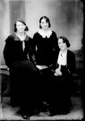 Trois femmes E. J. Bief-du-Fourg