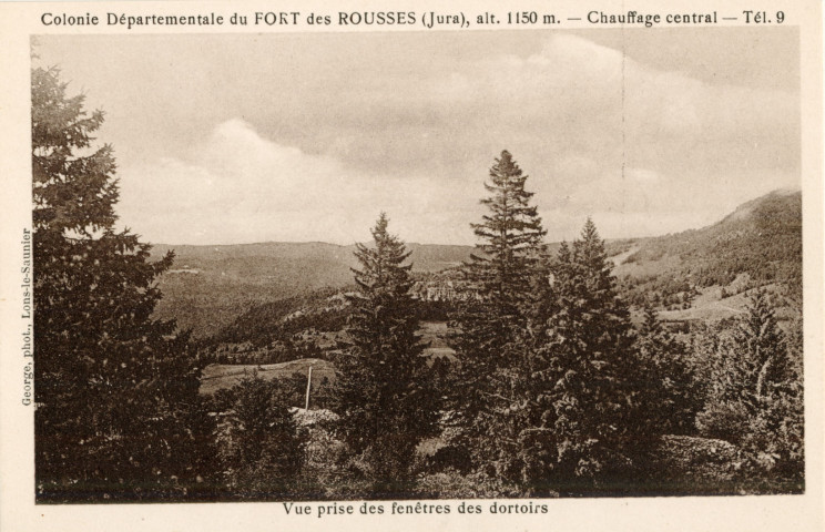 Les Rousses (Jura). La colonie départementale du fort des Rousses, alt.1150m. Une vue prise des fenêtres des dortoirs, le chauffage centrale-Tél.9. Lons-le-Saunier, Georges phot.