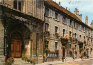 Arbois (Jura). L'ancien couvent des Ursulines, 1768. Cette belle construction devint l'actuel hôtel de ville, le 24 avril 1802 (Loi du 4 floréal). E39-013-00-0-0057. Mâcon, imprimerie Combier.