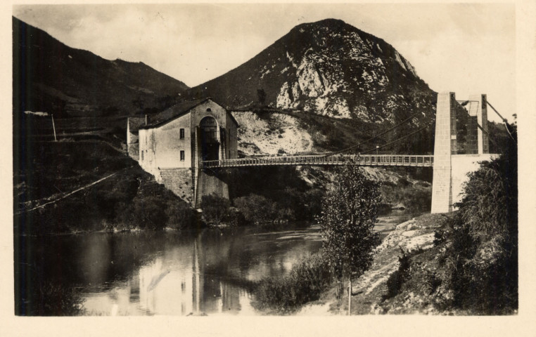 Thoirette (Jura). Pont suspendu sur la rivière d'Ain. Saint-Maurice d'Echazeaux (01), Prin.