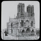 Reproduction d'une vue de la cathédrale Notre-Dame de Reims avant son bombardement.