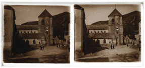 Eglise de l'Assomption et place du village de Vuillafans.