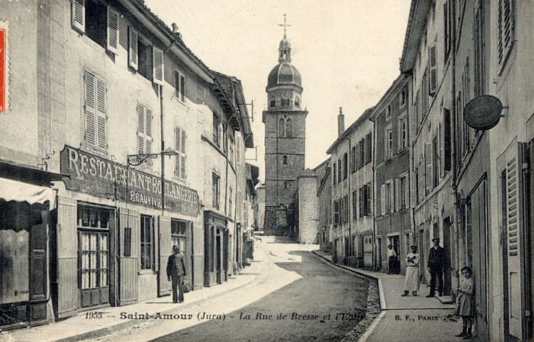 Saint-Amour (Jura). 1955. La rue de Bresse et l'église. Paris, B.F.