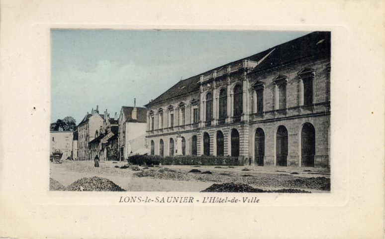 Lons-le-Saunier (Jura). L'Hôtel de Ville. G.B.