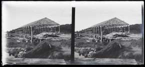 Soldats canadiens à Vers-en-Montagne pour l'exploitation des bois de la Fresse : scierie en construction.