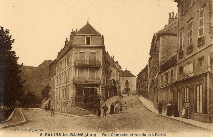 Salins-les-Bains (Jura). 5. La rue Gambetta et la rue de la Liberté. Salins, Figuet.
