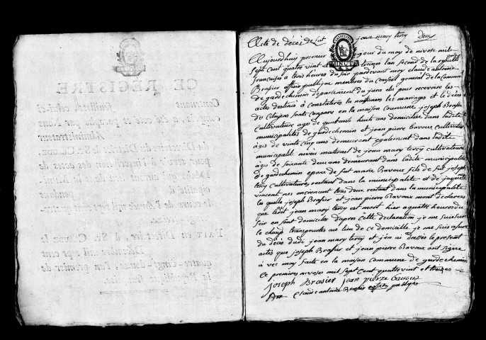 Série communale : naissances, décès 1793,an X, publications de Mariage, mariages 1793, an IX. Un cahier de divorces pour l'année 1793 et pour l'an IX.