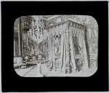 Reproduction d'une vue de la chambre du pape du château de Fontainebleau.