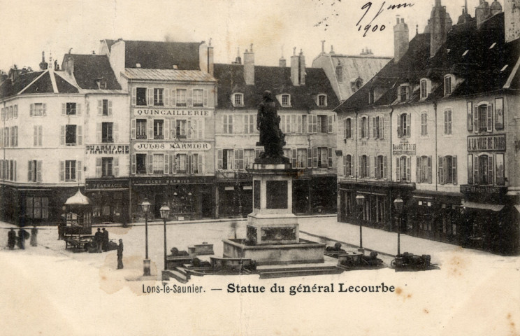 Lons-le-Saunier (Jura). La statue du Général Lecourbe.