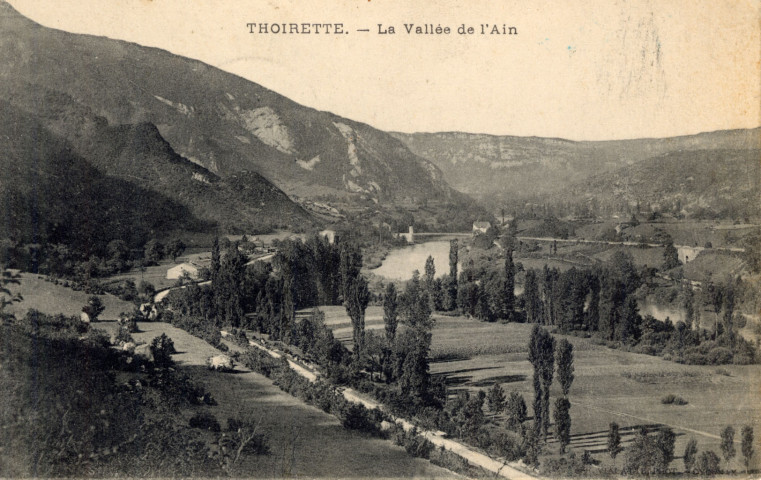 Thoirette (Jura). La vallée de l'Ain.