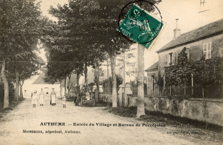 Authume (Jura). L'entrée du village et le bureau de perception.