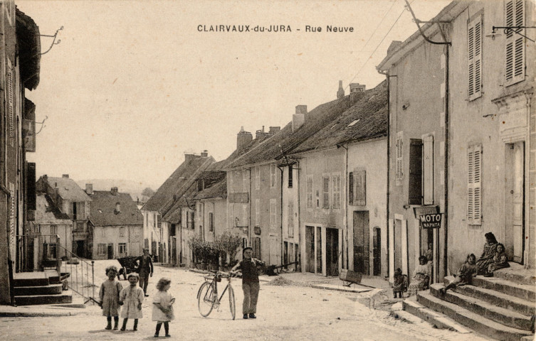 Clairvaux-les-Lacs (Jura). la rue Neuve.