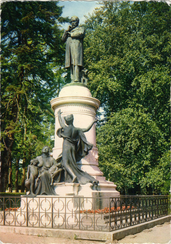 Dole (Jura). Cours Saint-Mauris. Le monument Pasteur. Dole, Édit. de l'Est E. Protet.