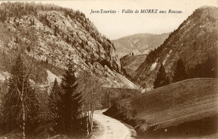 Morez (Jura). Vallée de Morez aux Rousses, le Chasse-neige dans la Grande Rue.