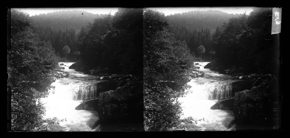 Rivière avant les Pertes de l'Ain, à Bourg-de-Sirod.