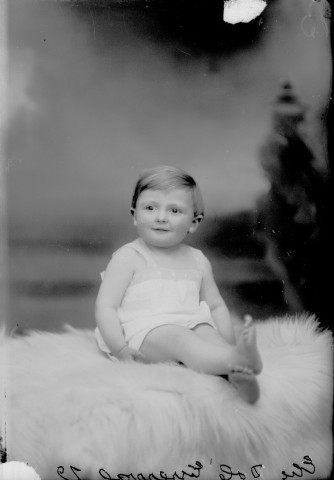 Enfant Elie Dole. Esserval