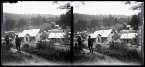 Exploitation de la forêt de la Joux par les soldats canadiens : civils près du camp militaire de Montrainçon.