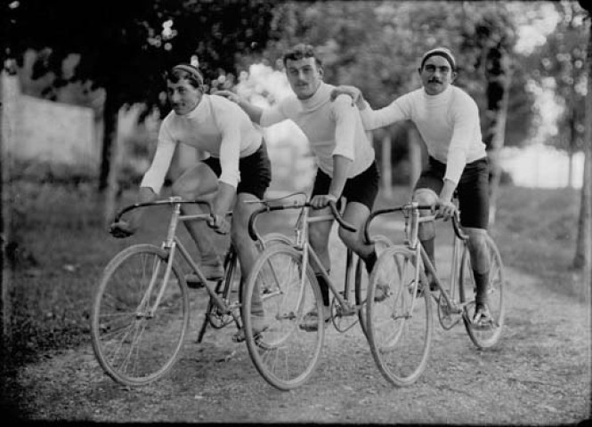 Trois cyclistes