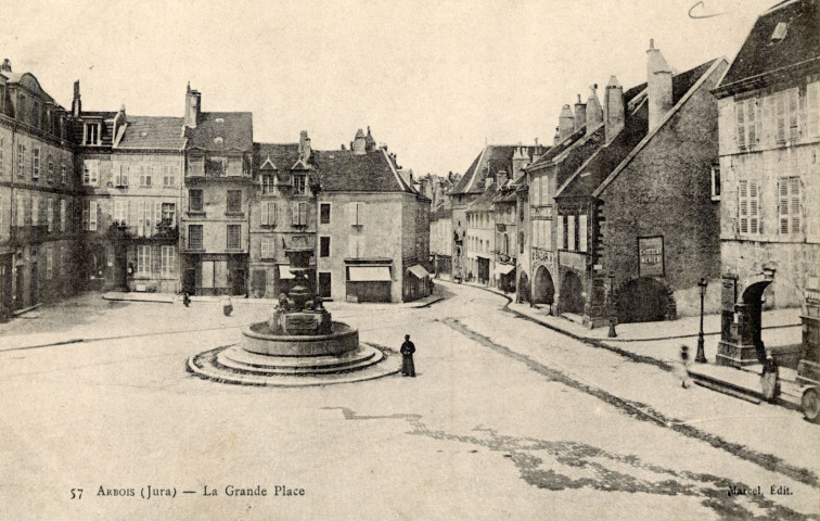 Arbois (Jura). 57. La grande place. Marcel.