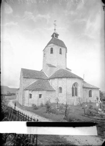 Vue d'ensemble de l'église de Saint-Hymetière