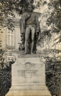 Le marquis de Lésay-Marnésia. Statue du préfet de Lésay-Marnésia; Sur la pierre portant la statue il est indiqué : Le département du Bas-Rhin à son préfet Le Marquis De Lésay-Marnésia 1810-1814.