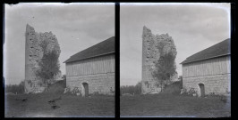 Ruines du château et grange de la ferme du Parc à Vers-en-Montagne.