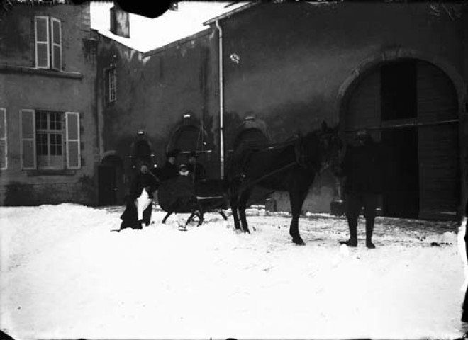 Personnes en traineau