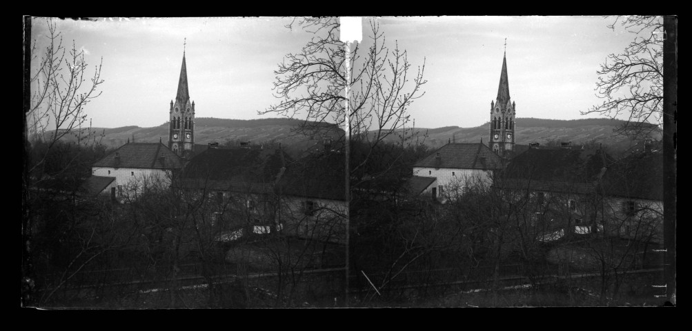 Quartier de l'église de Port-Lesney, vue sur le clocher.