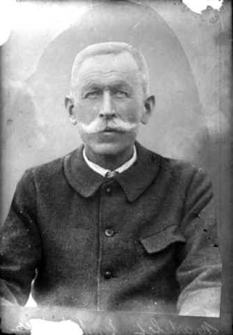Identités. Martelet, instituteur