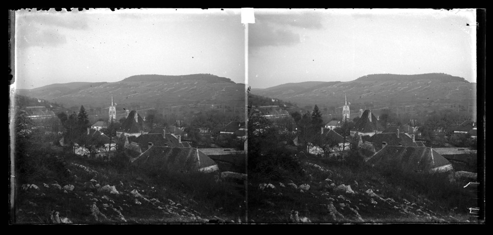 Vue sur le village de Port-Lesney.