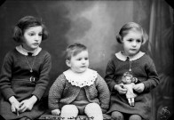 Trois enfants Cart. Bief-des-Maisons