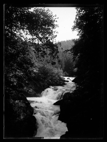 Rivière avant les Pertes de l'Ain, à Bourg-de-Sirod.