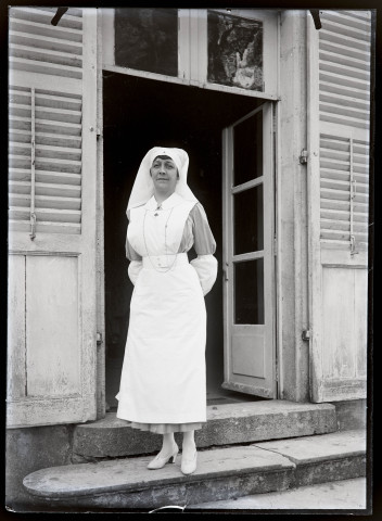 Portraits du Corps des forestiers canadiens et autres troupes : infirmière.