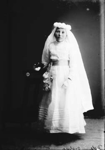 Communiante Dole. Onglières